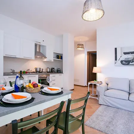 Casa Al Prato Apt. B Апартаменты Варенна