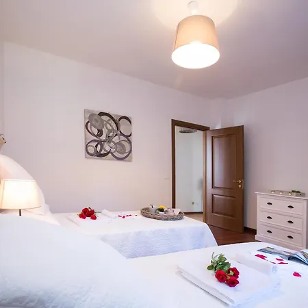 Casa Al Prato Apt. B * Варенна