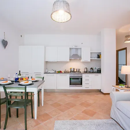 Casa Al Prato Apt. B Апартаменты *